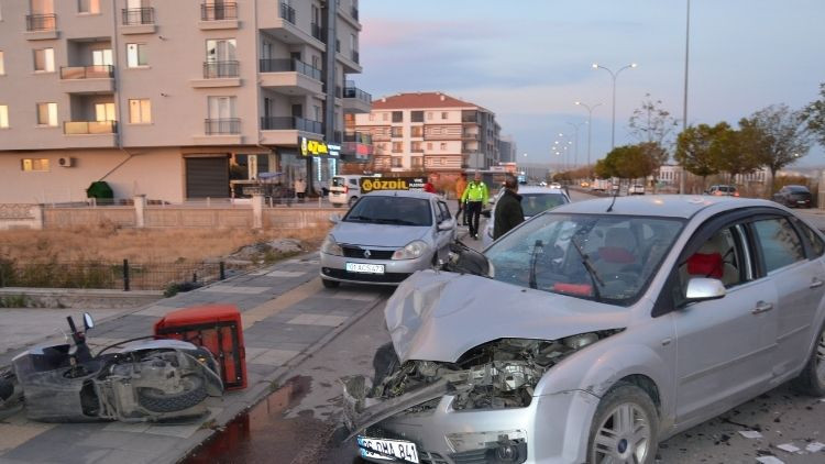 Alkollü sürücü 3 araca çarptı… Sağlık çalışanına Beni morga götürün diye yalvardı