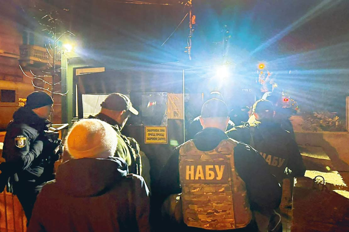 Ev ve ofisini aradılar… Zelenski’nin başdanışmanı istifa etti