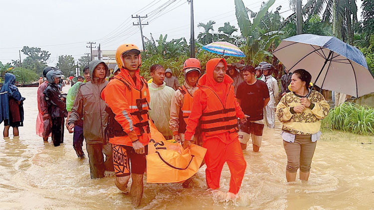 Güney Asya’yı sel vurdu: 535 ölü