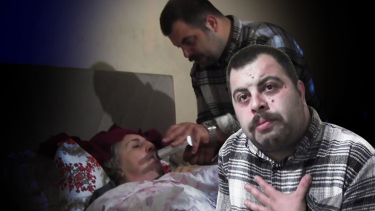 Felç kalan annesine hayatını adadı | 'Ayağını öper, koklarım; çünkü cennet kokuyor'