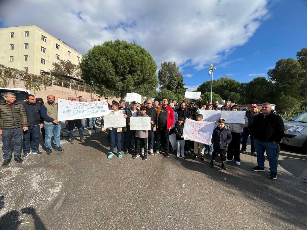 Buca'da mahalleli 'çöp' eylemine bu hafta da devam etti