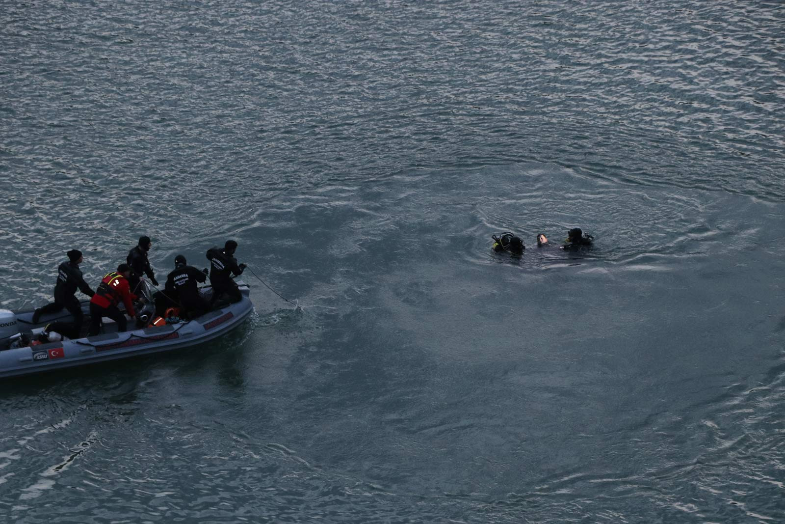 Van'da baraj gölüne yuvarlanan otomobildeki 3 kişi öldü