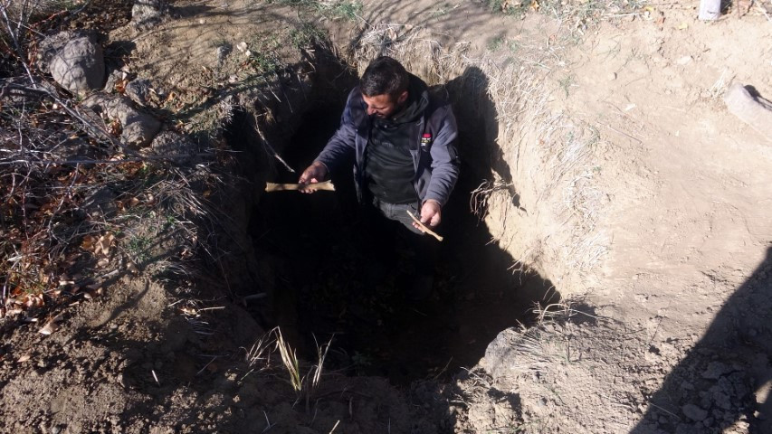  Altın bulmak için talan edip insan kemiklerini çıkardılar