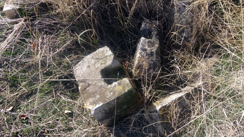  Altın bulmak için talan edip insan kemiklerini çıkardılar