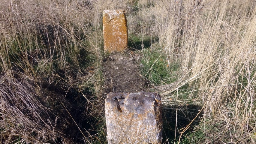  Altın bulmak için talan edip insan kemiklerini çıkardılar