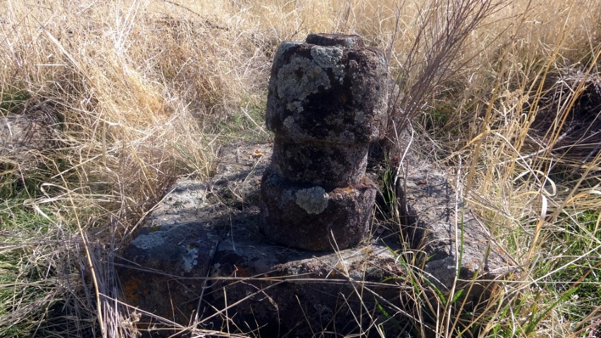  Altın bulmak için talan edip insan kemiklerini çıkardılar