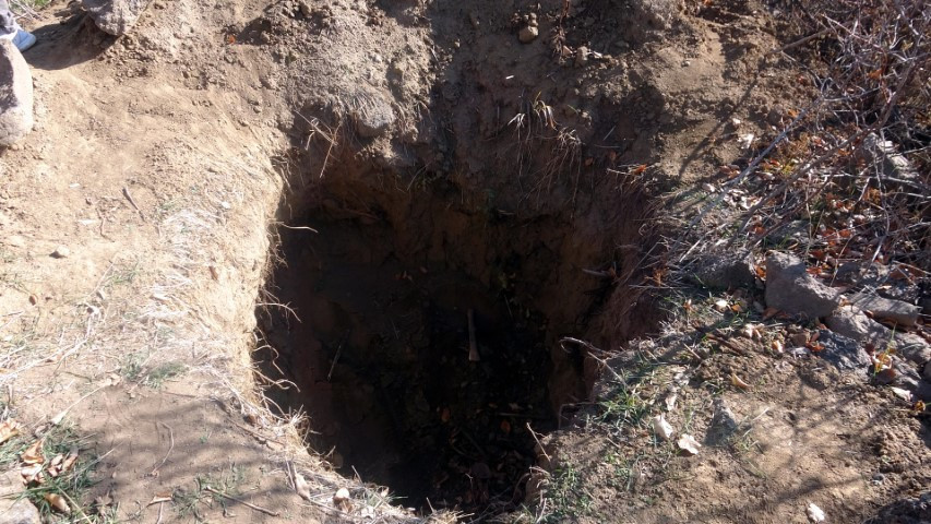  Altın bulmak için talan edip insan kemiklerini çıkardılar