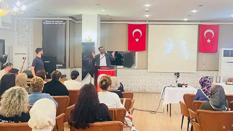 7 KİTAP YAZIP, KONFERANSLAR DÜZENLEMİŞ