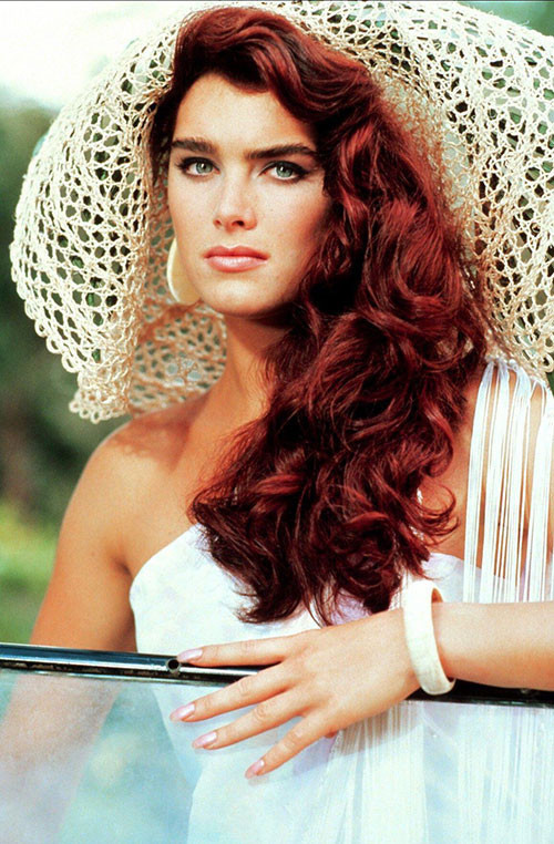 Zamanın rüzgarı çok zalim esti... Efsane güzelliğinin kendisi uçup gitti, sadece gölgesi kaldı