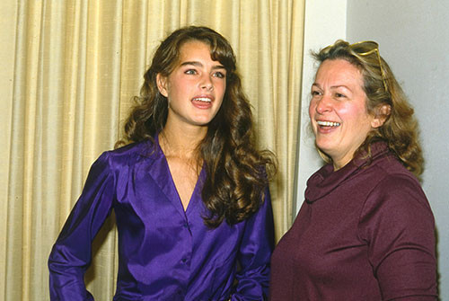 Zamanın rüzgarı çok zalim esti... Efsane güzelliğinin kendisi uçup gitti, sadece gölgesi kaldı