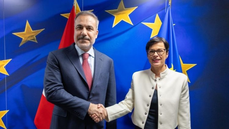 Dışişleri Bakanı Hakan Fidan, Belçika'da Genişlemeden Sorumlu AB Komiseri Kos ile görüştü