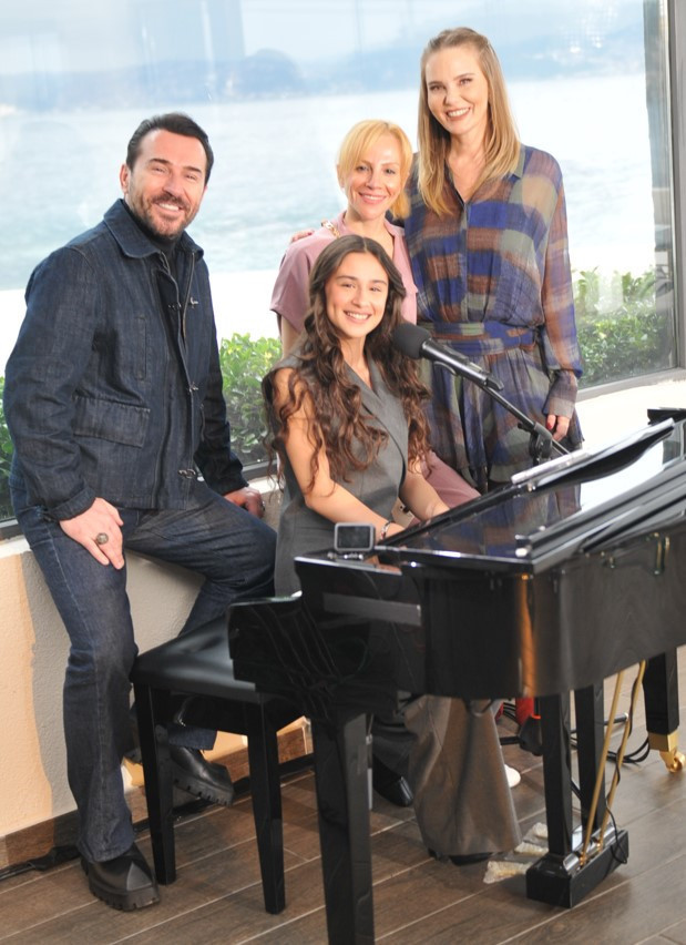 Yaprak Dökümünün Caneriydi... Ünlü oyuncunun mutlu günü