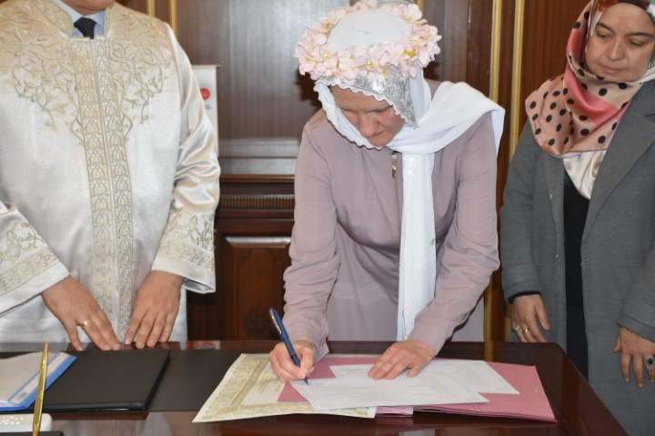  Müslüman oldu, ismini değiştirdi