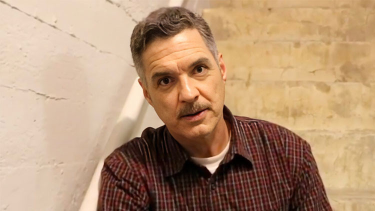 Yıllardır polisiye dizilerde oynuyordu… 65 yaşındaki usta oyuncu gerçekten polis olacak!