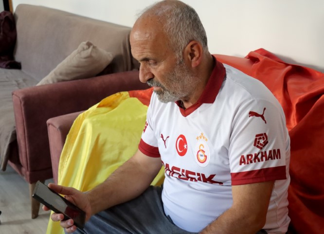 Galatasaray taraftarı adamın ilginç evi Sokaktan geçenler fotoğrafını çekiyor