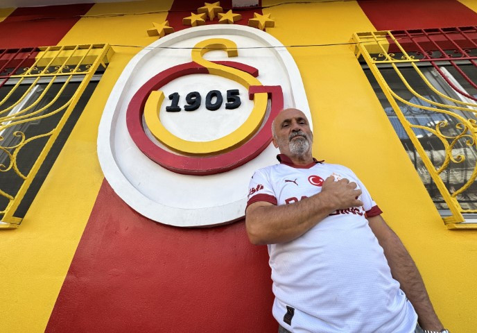 Galatasaray taraftarı adamın ilginç evi Sokaktan geçenler fotoğrafını çekiyor