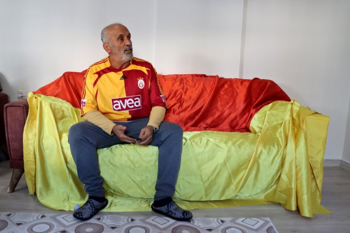 Galatasaray taraftarı adamın ilginç evi Sokaktan geçenler fotoğrafını çekiyor