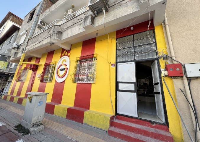 Galatasaray taraftarı adamın ilginç evi Sokaktan geçenler fotoğrafını çekiyor