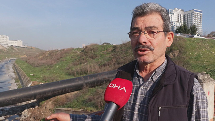 Rengi kırmızıya döndü! İstanbul'da tepki çeken görüntü ve koku