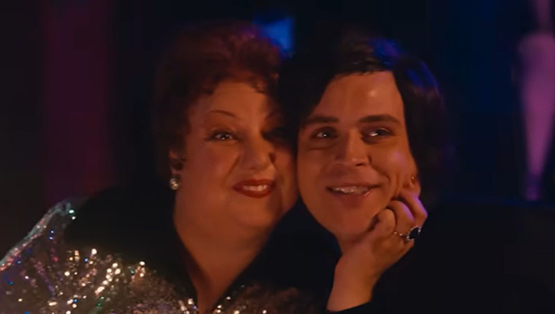 ADİLE NAŞİT FİLMİ OYUNCULARI KİMLER