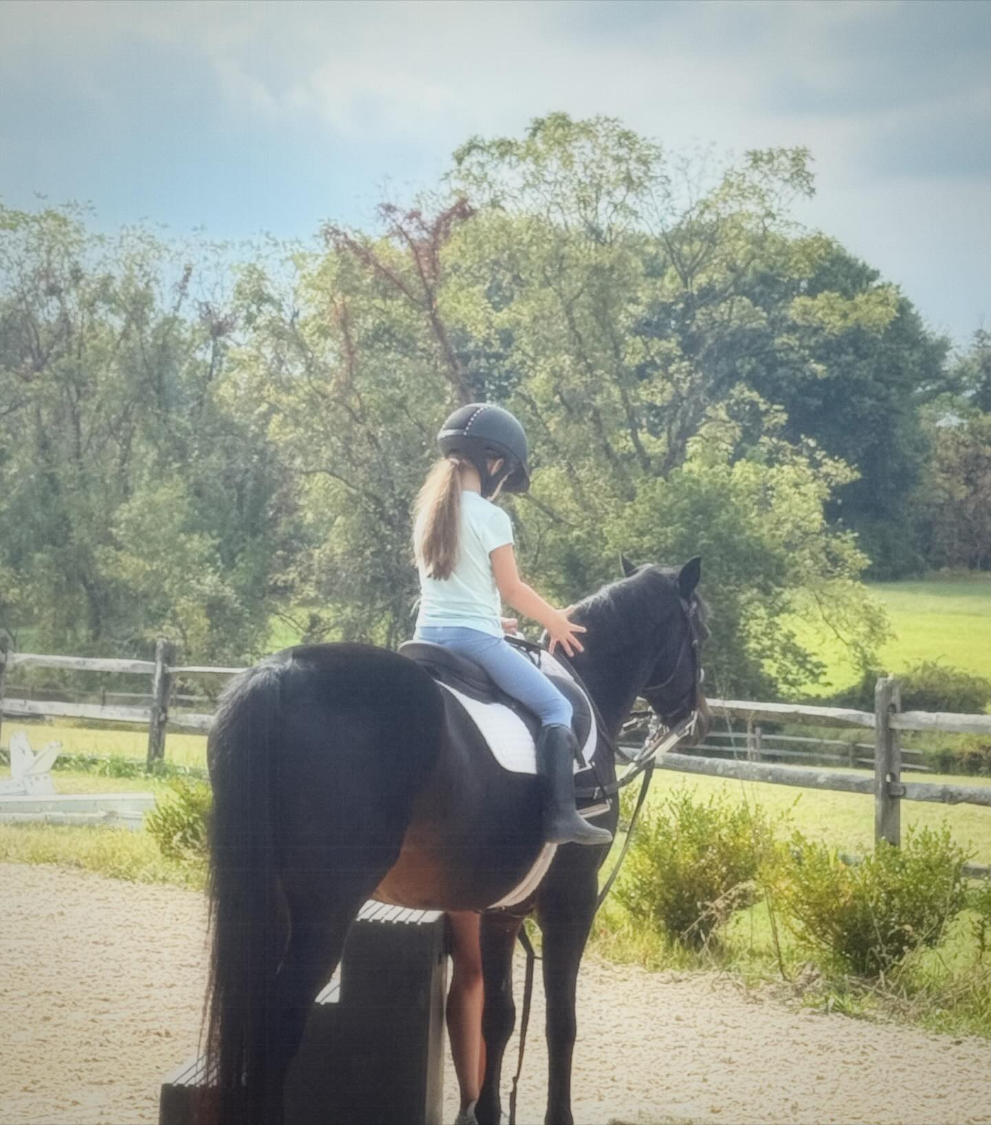 Küçük kızını herkesten saklıyor… Doğduğundan beri yüzünü gören yok