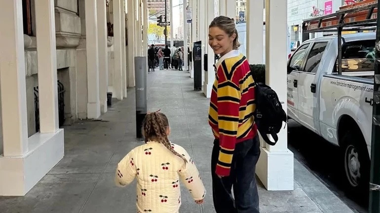 Küçük kızını herkesten saklıyor… Doğduğundan beri yüzünü gören yok