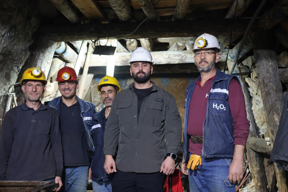 Yerin 700 metre altına iniyorlar: 550 milyon yıllık fay dokuları arasından çıkartıyorlar | Şu an burası cennet Yerin 700 metre altına iniyorlar: 550 milyon yıllık fay dokuları arasından çıkartıyorlar | Şu an burası cennet