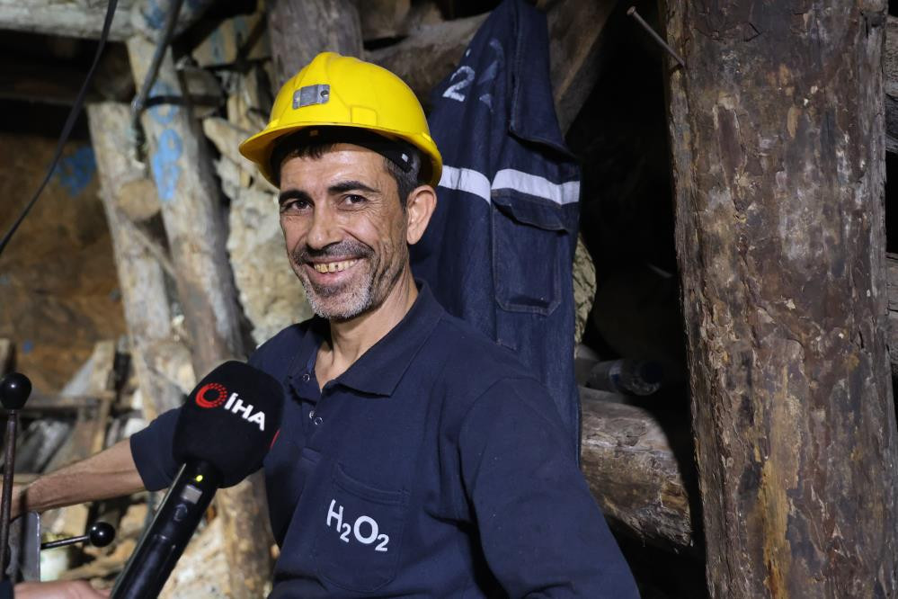 Yerin 700 metre altına iniyorlar: 550 milyon yıllık fay dokuları arasından çıkartıyorlar | Şu an burası cennet Yerin 700 metre altına iniyorlar: 550 milyon yıllık fay dokuları arasından çıkartıyorlar | Şu an burası cennet