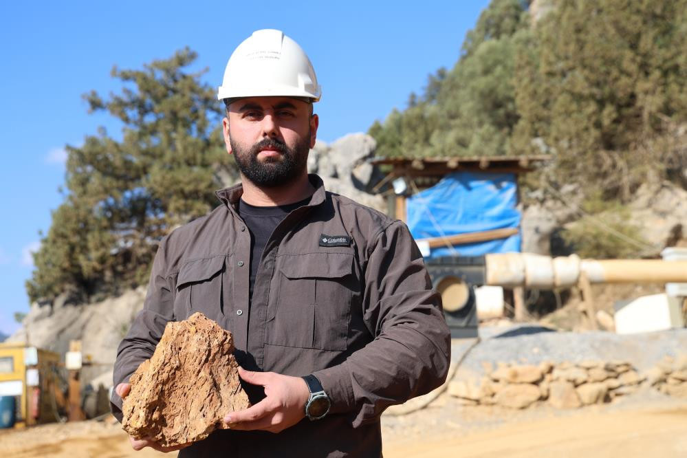 Yerin 700 metre altına iniyorlar: 550 milyon yıllık fay dokuları arasından çıkartıyorlar | Şu an burası cennet Yerin 700 metre altına iniyorlar: 550 milyon yıllık fay dokuları arasından çıkartıyorlar | Şu an burası cennet