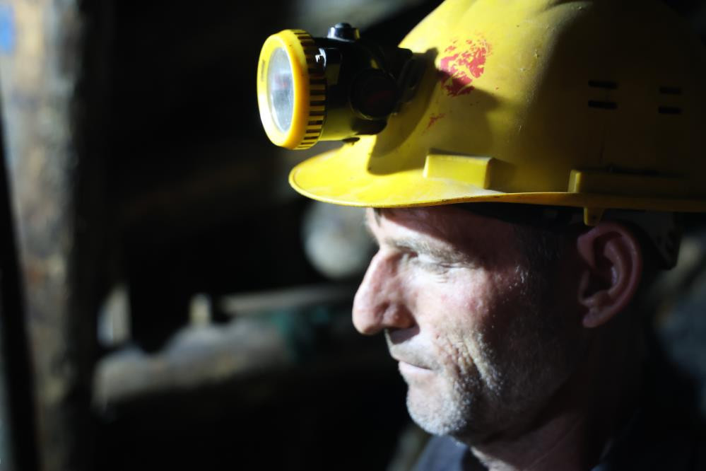 Yerin 700 metre altına iniyorlar: 550 milyon yıllık fay dokuları arasından çıkartıyorlar | Şu an burası cennet Yerin 700 metre altına iniyorlar: 550 milyon yıllık fay dokuları arasından çıkartıyorlar | Şu an burası cennet