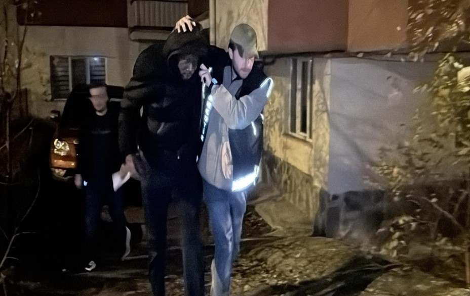 Evinde uyuşturucu satarken yakalanan yabancı uyruklu tutuklandı