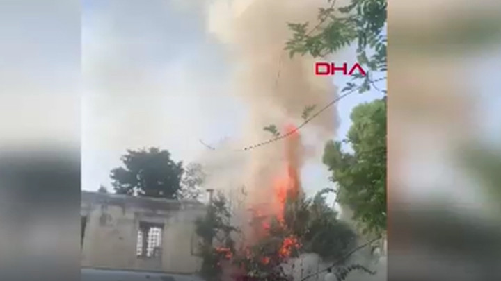 Son dakika... Sultanahmet Meydanı'nda bir restoranda yangın
