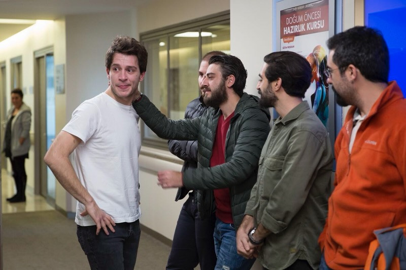 Doğumhane kapısında gözyaşlarıyla beklemiş: Verilmiş en güzel kararımızsın çocuk