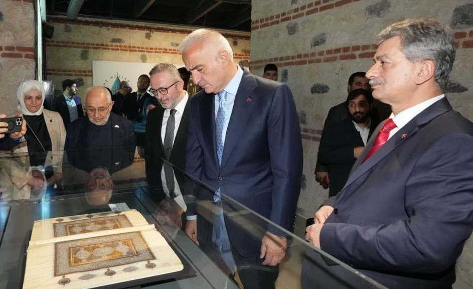 700 yıllık yazma eserler İstanbul’da bir araya geldi