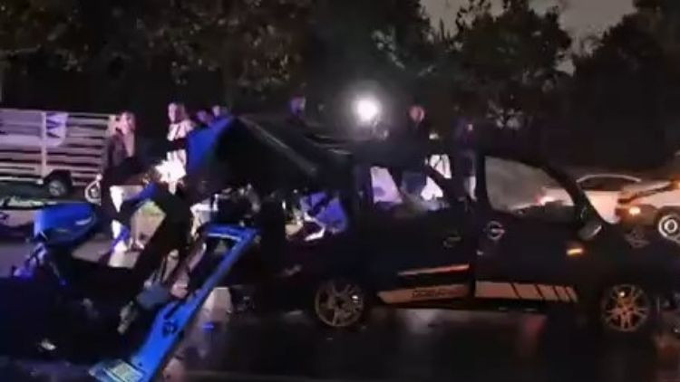 İstanbul’da zincirleme kaza: 2 ölü, 6 yaralı