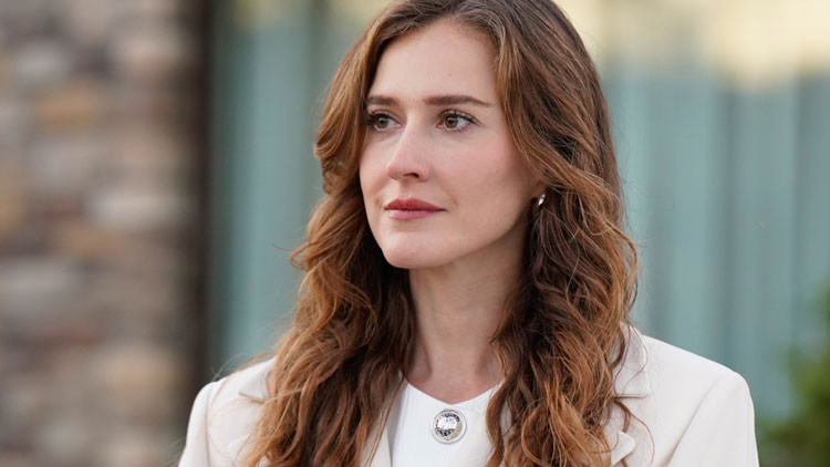 'Berrak sevmeyi bilmeyen, yaralı bir kadın'