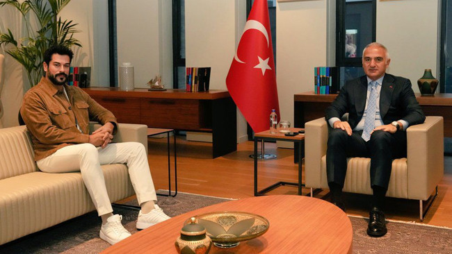 Ünlü oyuncu Burak Özçivit’ten Bakan Ersoy'a ziyaret