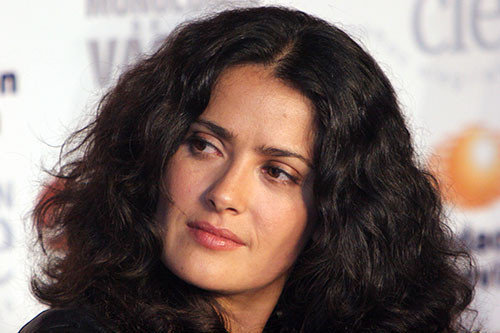 Yılanlı kadın hem ünlü oldu, hem en zengin adamla evlendi