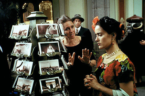 Yılanlı kadın hem ünlü oldu, hem en zengin adamla evlendi