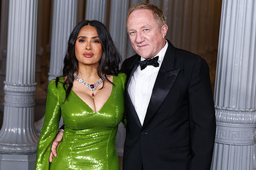 Yılanlı kadın hem ünlü oldu, hem en zengin adamla evlendi