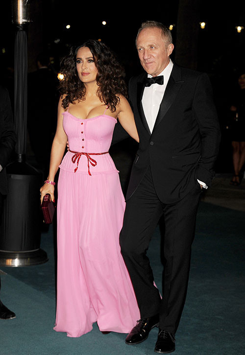 Yılanlı kadın hem ünlü oldu, hem en zengin adamla evlendi