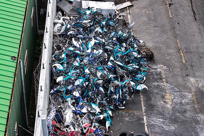 Kırılarak hurda haline getirildi Kırılarak hurda haline getirildi