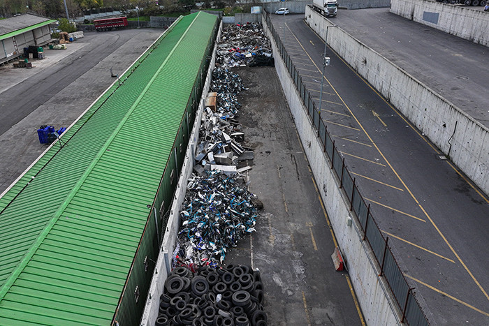 Kırılarak hurda haline getirildi Kırılarak hurda haline getirildi