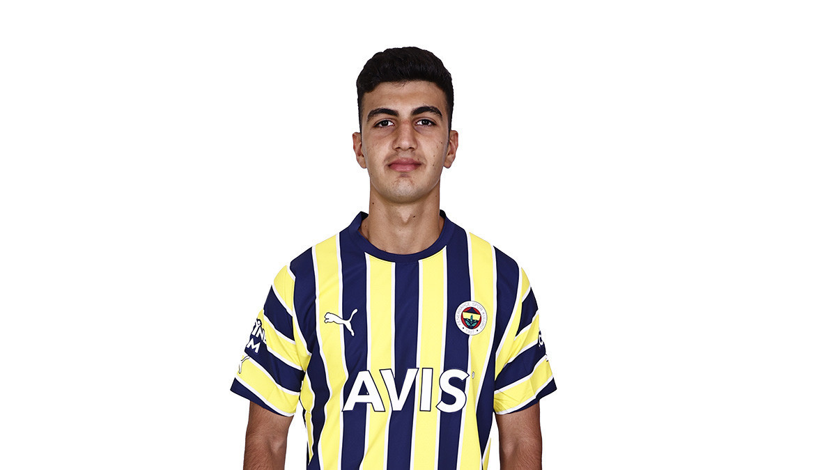 YİĞİT EFE DEMİR HANGİ TAKIMLARDA OYNADI