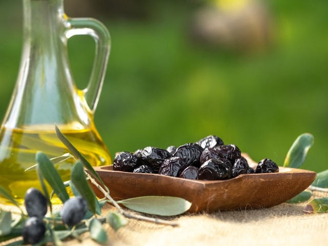  Laboratuvarlarda analiz edilip birliklere gönderiliyor