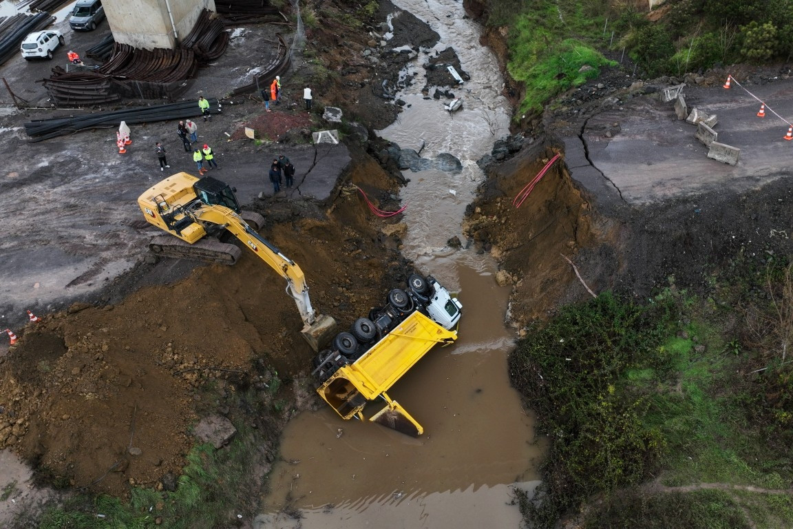 İstanbulda aralıklarla kuvvetli yağış etkili oluyor