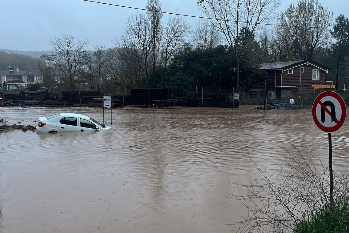 İstanbulda aralıklarla kuvvetli yağış etkili oluyor