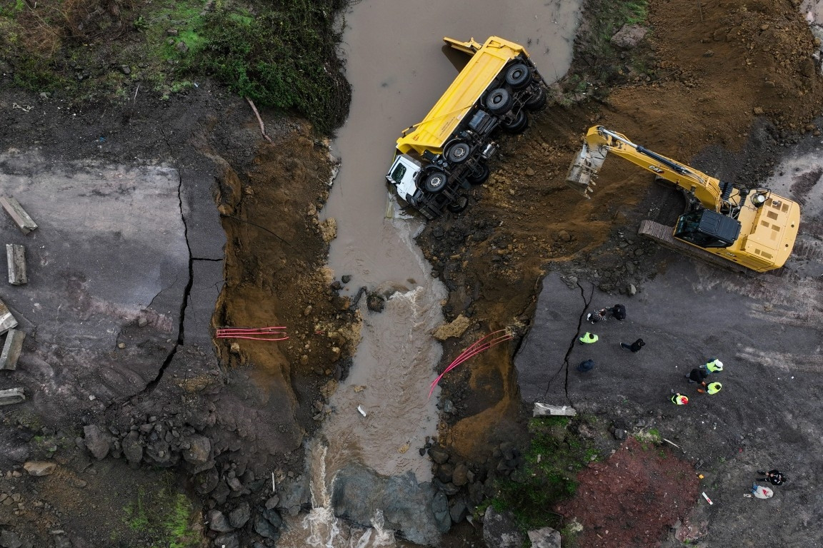 İstanbulda aralıklarla kuvvetli yağış etkili oluyor