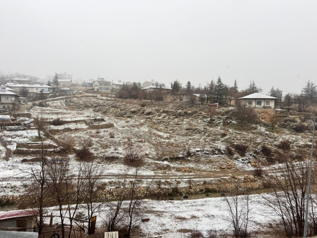 Sıcağıyla meşhur ilde kış başladı... Mevsimin ilk karı düştü