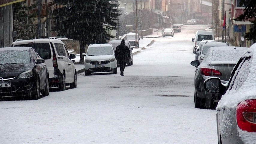Sıcağıyla meşhur ilde kış başladı... Mevsimin ilk karı düştü